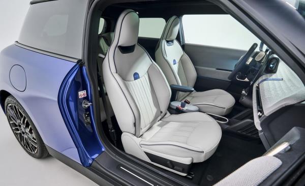 2025 mini cooper se electric interior