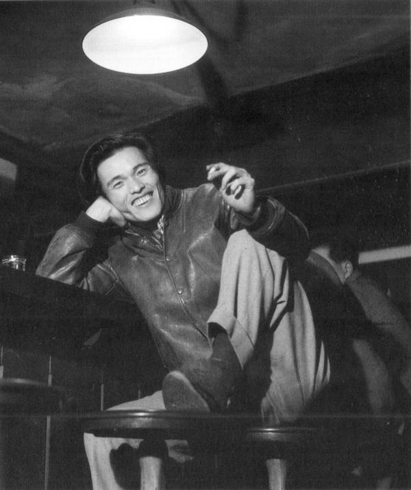 1024px-Oda_Sakunosuke_at_Lupin_the_bar_in_Ginza_Tokyo_-_1946.png