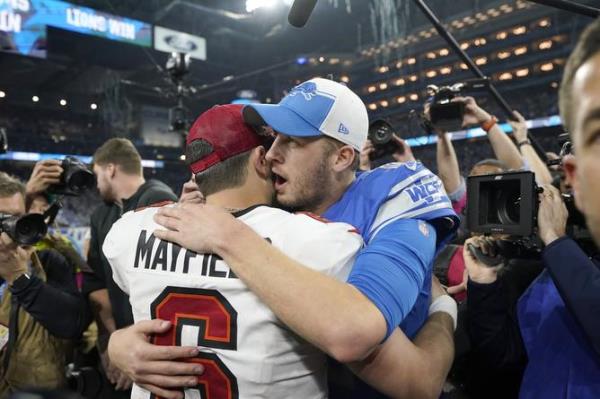 Tampa Bay Buccaneers quarterback Baker Mayfield, left, talks with Detroit Lions quarterback Jared Goff following an NFL football NFC divisio<em></em>nal playoff game, Sunday, Jan. 21, 2024, in Detroit. The Lions won 31-23. (AP Photo/Carlos Osorio)