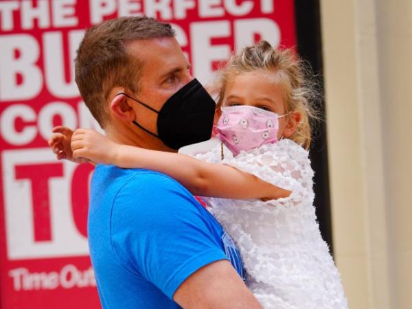 vradley cooper and daughter lea