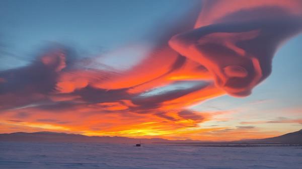 A lenticularis cloud over the Tatras