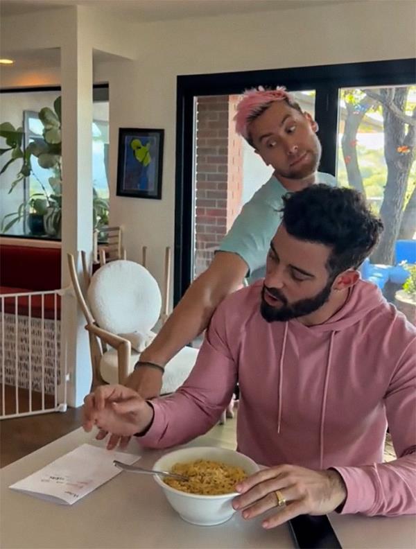 “The Best Parody”: Lance Bass Is Praised For Imitating Justin Timberlake’s “It’s Go<em></em>nna Be May”