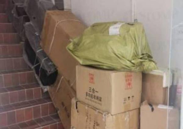 No doorstep delivery: Man wants to charge woman '$100 per level' for carrying furniture up shophouse 