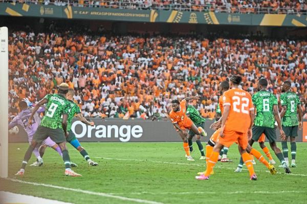 Franck Kessie (centre) scores Ivory Coast’s first goal in the final. — AFP