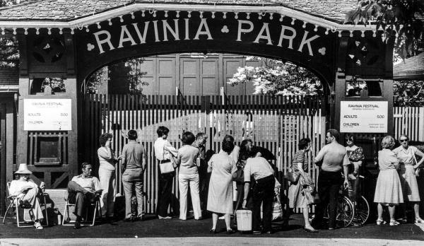 Festivalgoers line up at Ravinia Park's gates on June 27, 1983. 
